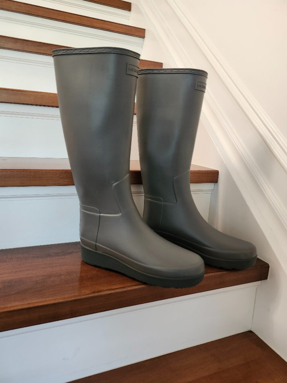 Hunter boots in gray in women's size US 9